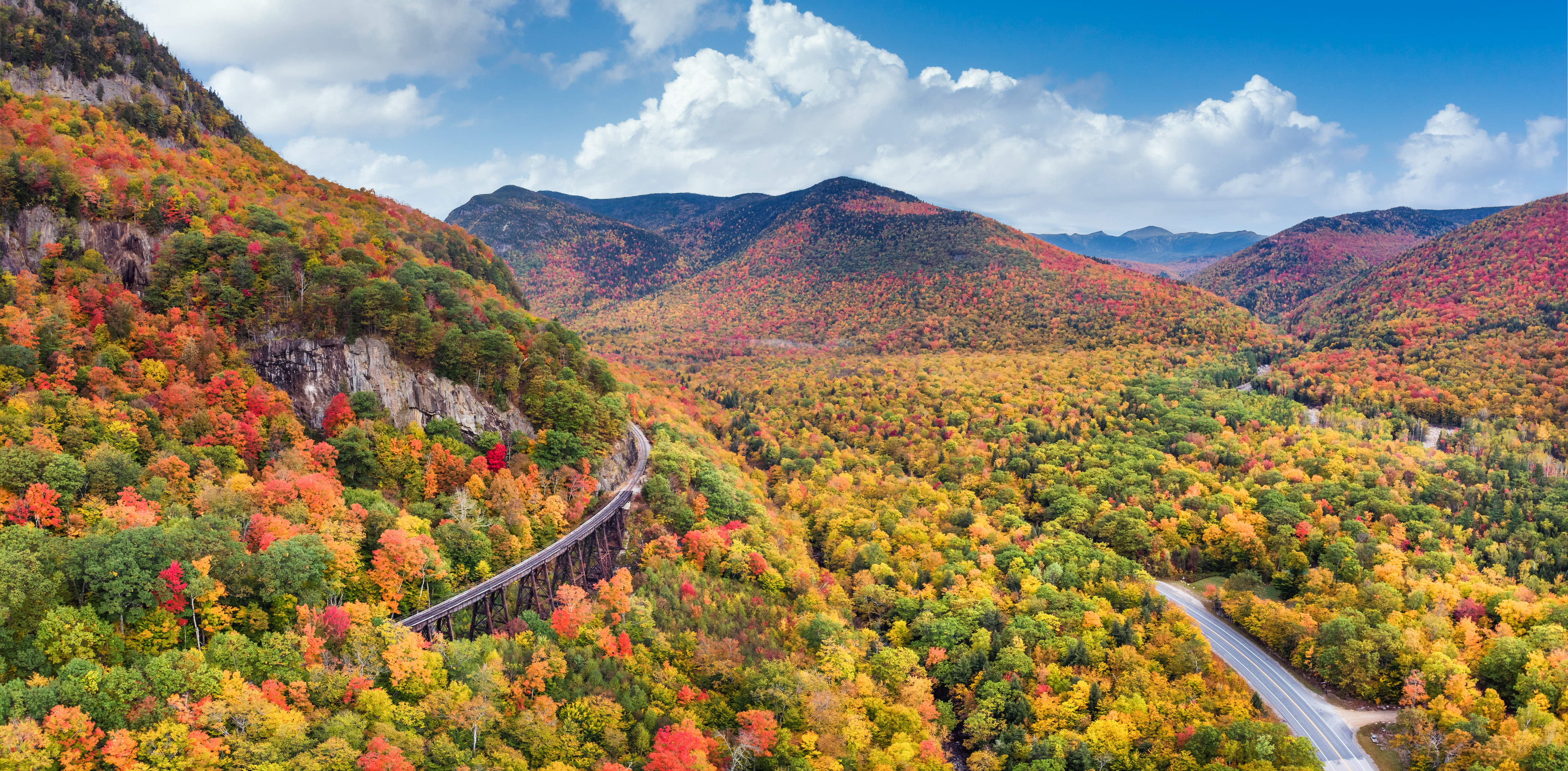 Autumn foliage at Frankenstein Cliff on Crawford Notch Road in the White Mountain national Forest - New Hampshire NH-153 SCENIC ROUTE